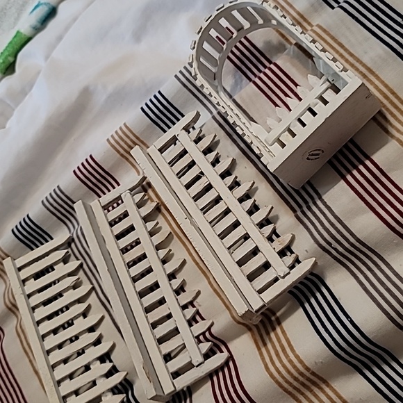 Dept 56 White Picket Fence exts (Set of 6) & 3 exts and gate (10 pieces total) - Picture 6 of 9